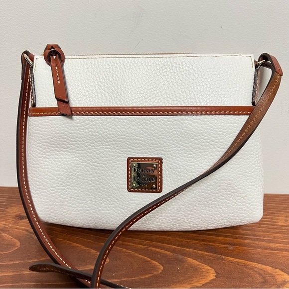 NEW Dooney & Bourke White Italian Leather Embossed Lizard Ginger Pouchette - Picture 2 of 13